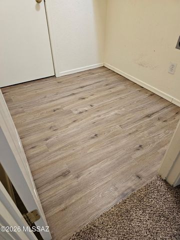 1653 E Saint Apollonia Street, Tucson, AZ 85713