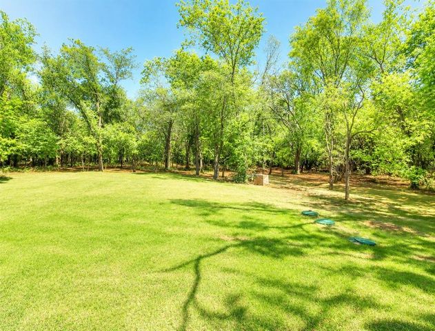 9070 Oak Tree Circle, Edmond, OK 73025