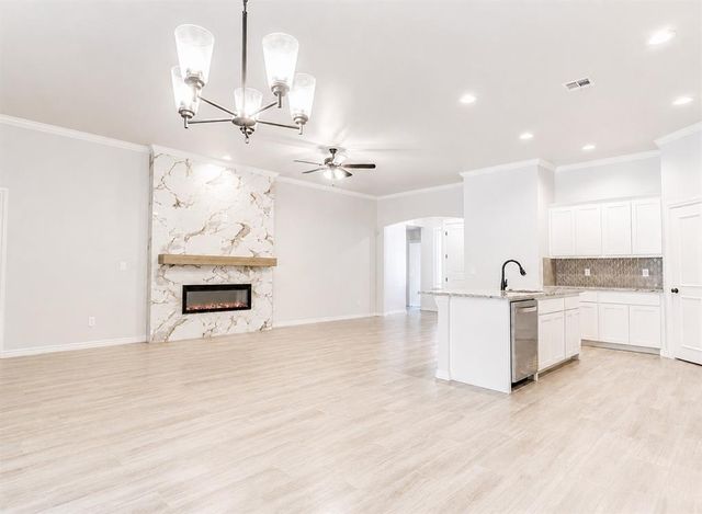 9070 Oak Tree Circle, Edmond, OK 73025