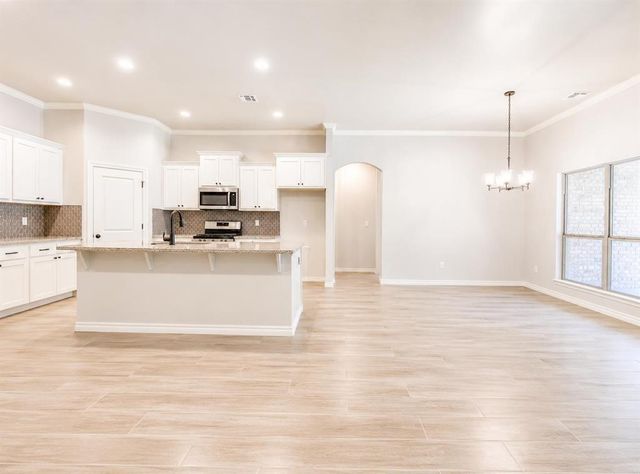 9070 Oak Tree Circle, Edmond, OK 73025