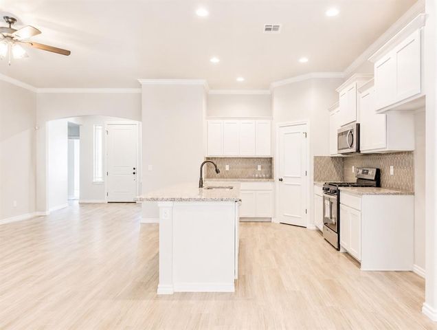 9070 Oak Tree Circle, Edmond, OK 73025