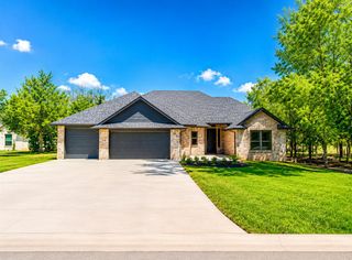 9070 Oak Tree Circle, Edmond, OK 73025