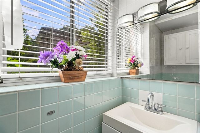 3 Longwood Dr 103, Andover, MA 01810