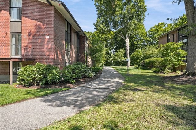 3 Longwood Dr 103, Andover, MA 01810