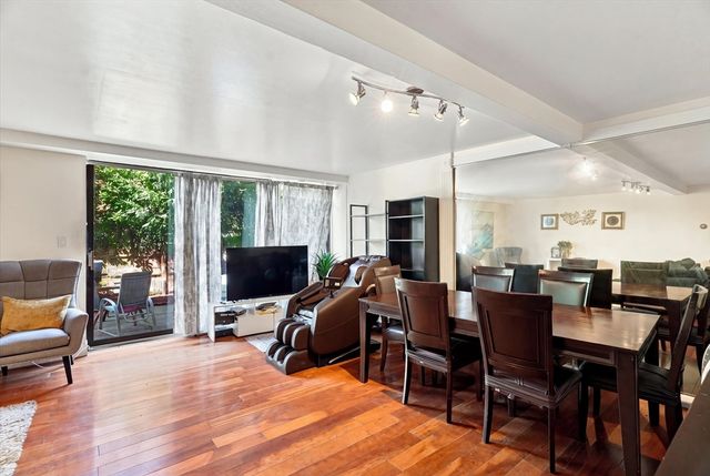 3 Longwood Dr 103, Andover, MA 01810
