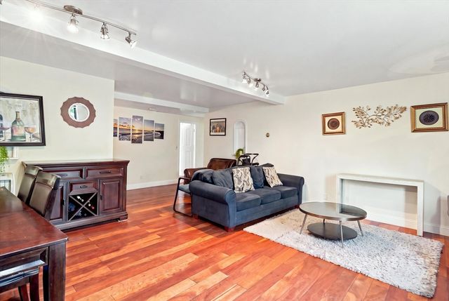 3 Longwood Dr 103, Andover, MA 01810