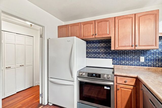3 Longwood Dr 103, Andover, MA 01810
