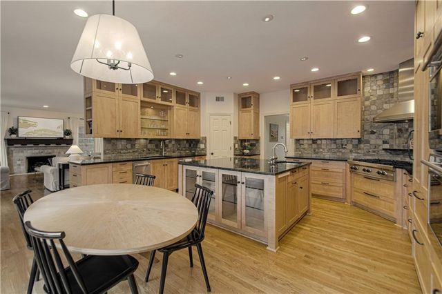4016 W 124th Street, Leawood, KS 66209