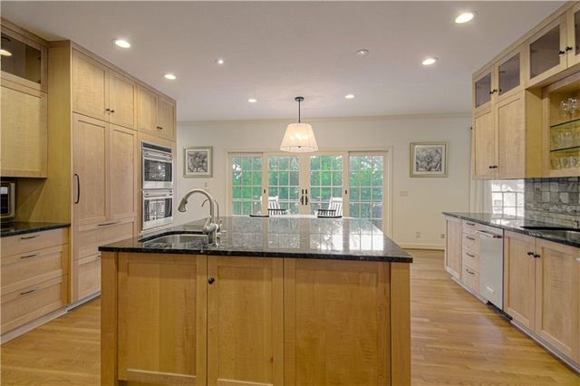 4016 W 124th Street, Leawood, KS 66209