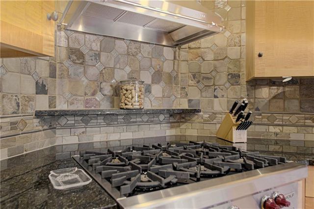 4016 W 124th Street, Leawood, KS 66209