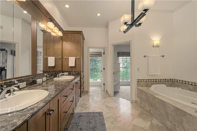 4016 W 124th Street, Leawood, KS 66209