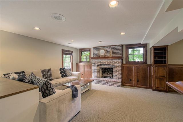4016 W 124th Street, Leawood, KS 66209