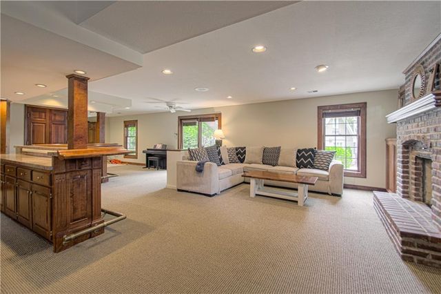 4016 W 124th Street, Leawood, KS 66209