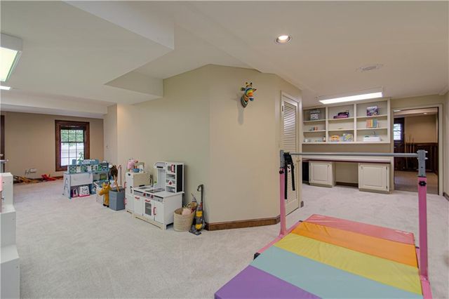 4016 W 124th Street, Leawood, KS 66209