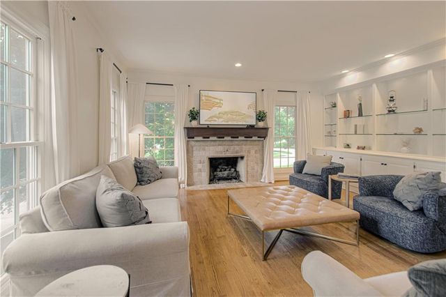 4016 W 124th Street, Leawood, KS 66209