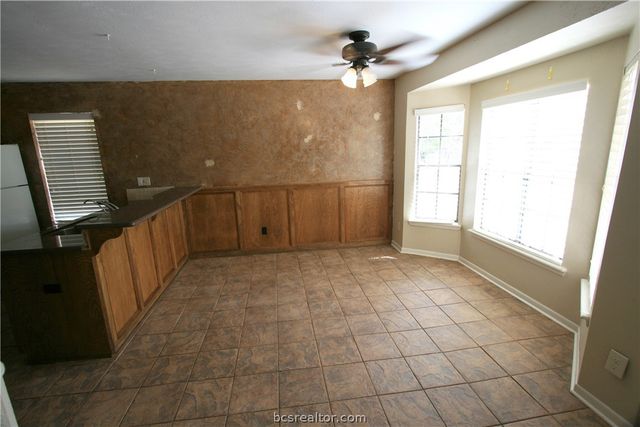 1008 Crestwood Drive, Bryan, TX 77801