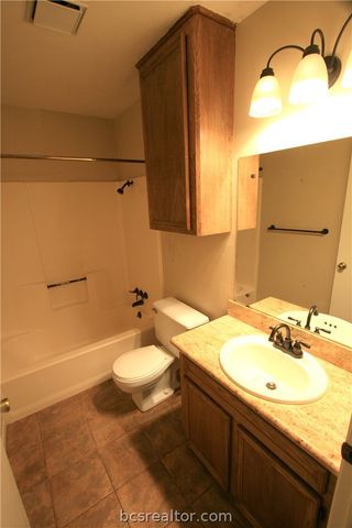 1008 Crestwood Drive, Bryan, TX 77801