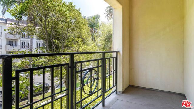 225 S Hamilton Drive 102, Beverly Hills, CA 90211