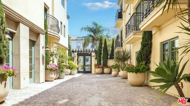 225 S Hamilton Drive 102, Beverly Hills, CA 90211