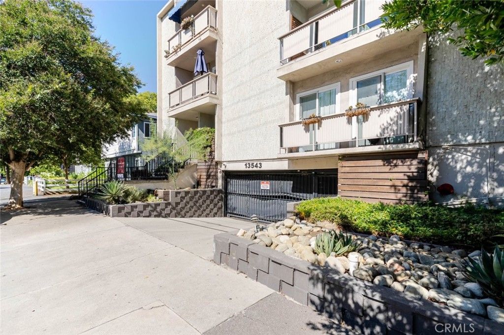 13543 Moorpark Street 7, Sherman Oaks, CA 91423