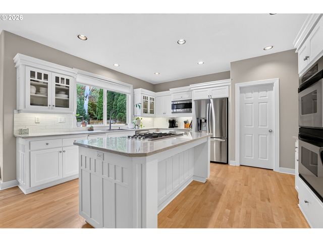 12786 Nw LILYWOOD Dr, Portland, OR 97229