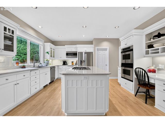 12786 Nw LILYWOOD Dr, Portland, OR 97229
