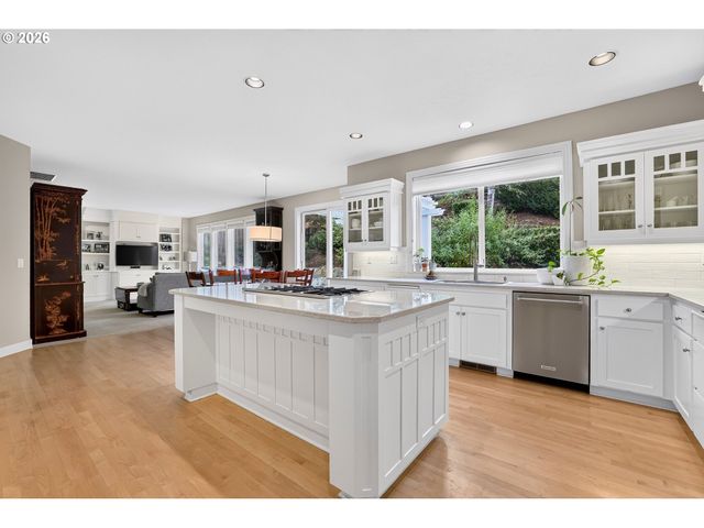 12786 Nw LILYWOOD Dr, Portland, OR 97229