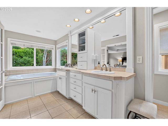 12786 Nw LILYWOOD Dr, Portland, OR 97229