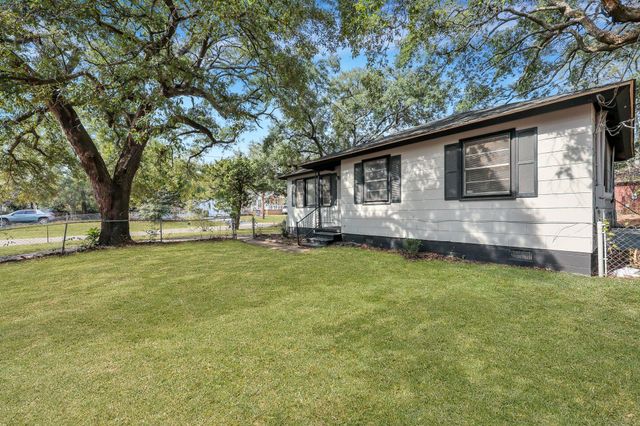 1652 Larry Street, North Charleston, SC 29405