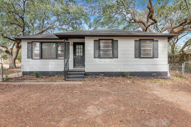 1652 Larry Street, North Charleston, SC 29405