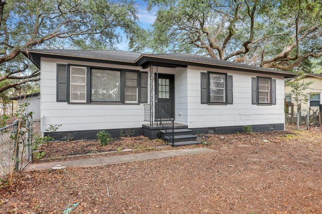 1652 Larry Street, North Charleston, SC 29405