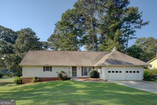 719 Clubhouse Drive SE, Conyers, GA 30094