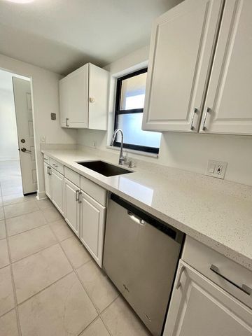 890 N Federal Highway 405, Lantana, FL 33462