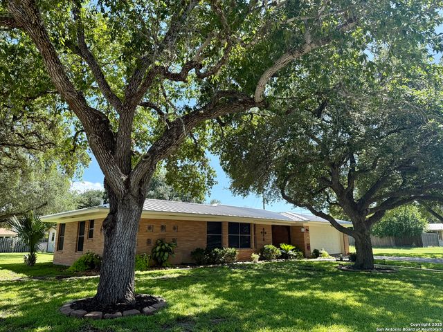 803 Leland, Kenedy, TX 78119