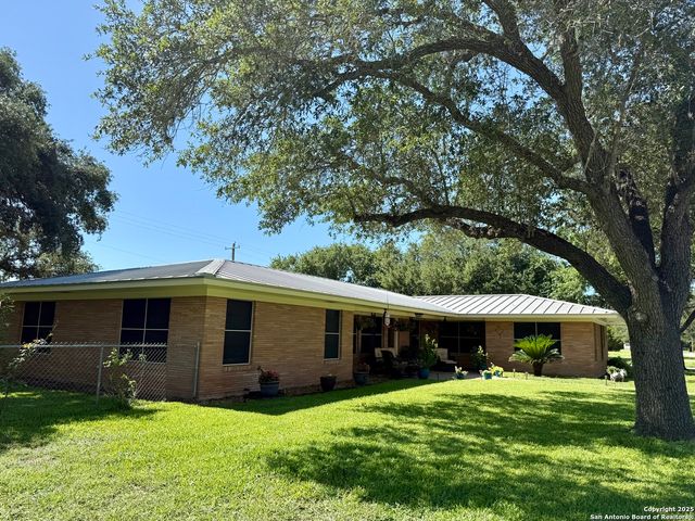 803 Leland, Kenedy, TX 78119