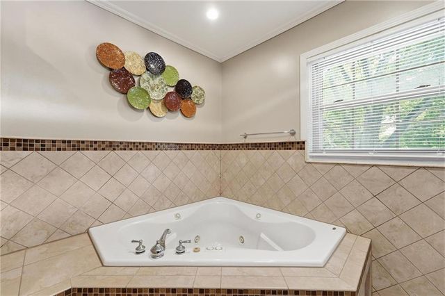 5528 NW Verlin Drive, Kansas City, MO 64152
