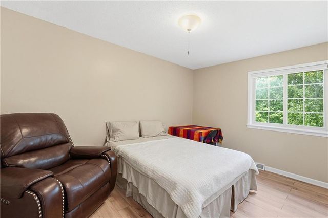 5528 NW Verlin Drive, Kansas City, MO 64152