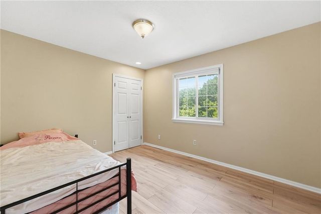 5528 NW Verlin Drive, Kansas City, MO 64152
