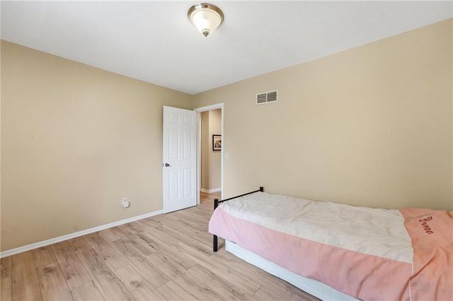 5528 NW Verlin Drive, Kansas City, MO 64152
