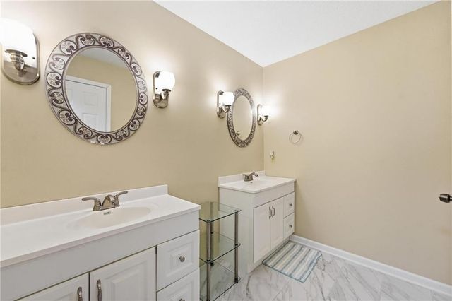 5528 NW Verlin Drive, Kansas City, MO 64152