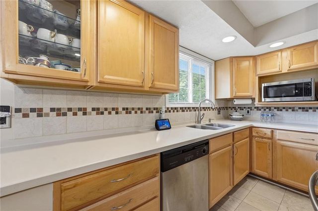 5528 NW Verlin Drive, Kansas City, MO 64152