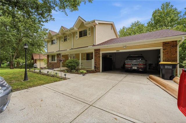 5528 NW Verlin Drive, Kansas City, MO 64152