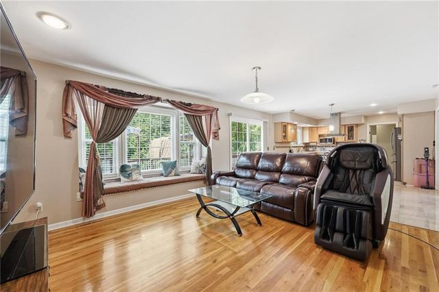 5528 NW Verlin Drive, Kansas City, MO 64152