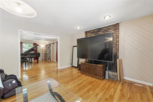 5528 NW Verlin Drive, Kansas City, MO 64152