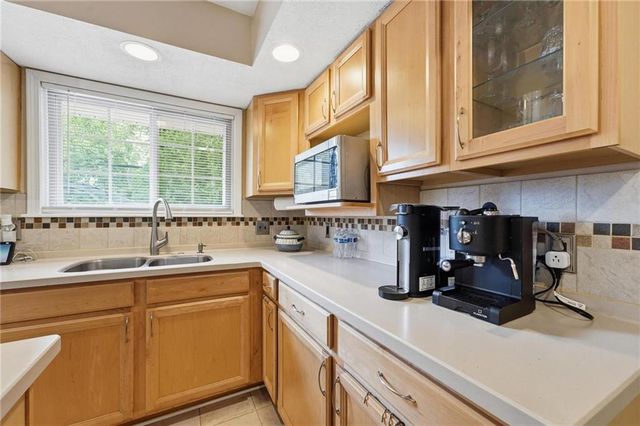 5528 NW Verlin Drive, Kansas City, MO 64152