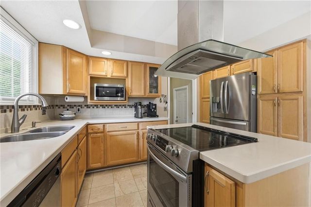 5528 NW Verlin Drive, Kansas City, MO 64152