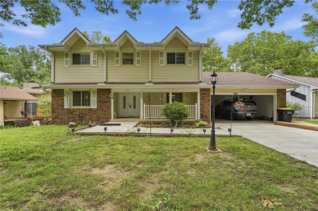 5528 NW Verlin Drive, Kansas City, MO 64152