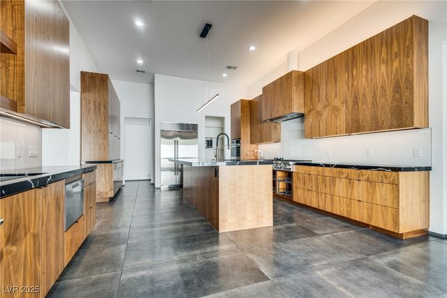 628 Edgebrook Drive, Las Vegas, NV 89145