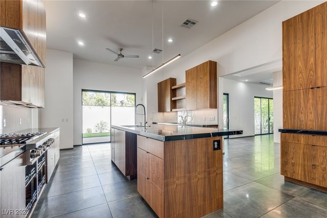 628 Edgebrook Drive, Las Vegas, NV 89145