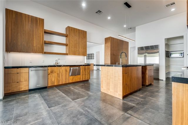 628 Edgebrook Drive, Las Vegas, NV 89145